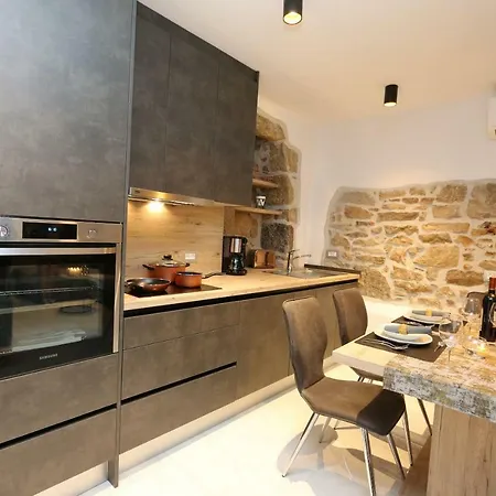 House Anika